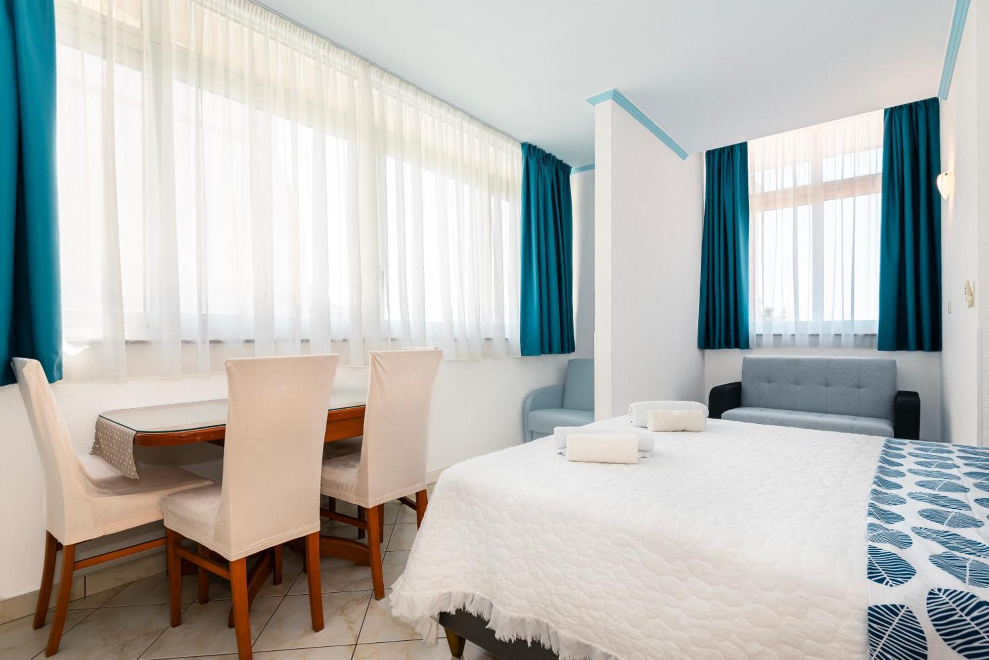 Plavi Biser Apartment *